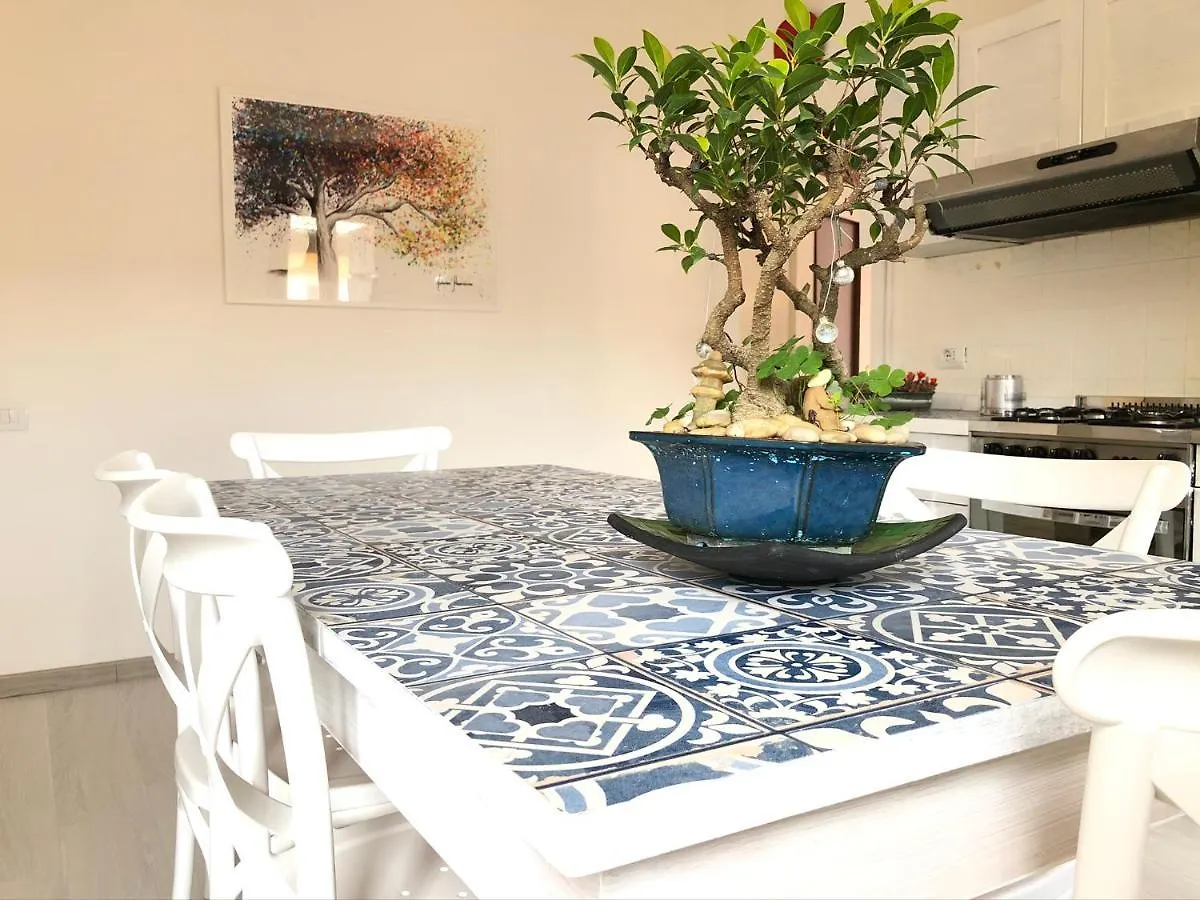 Clua Holiday House Porto Ceresio