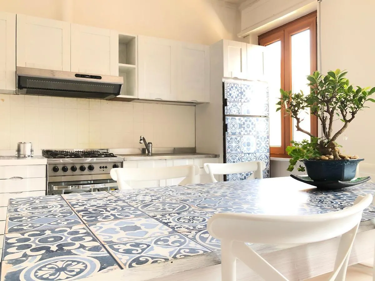 Clua Holiday House Porto Ceresio Apartment